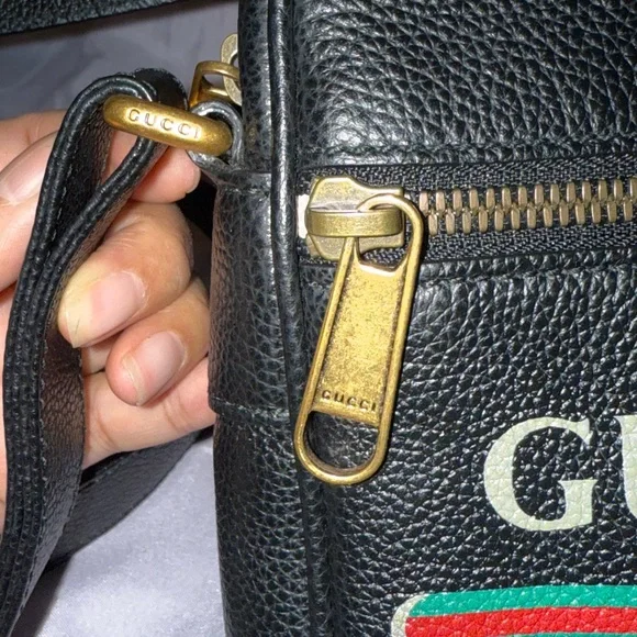 Gucci Vintage Logo Black Pebbled Leather Crossbody Bag
